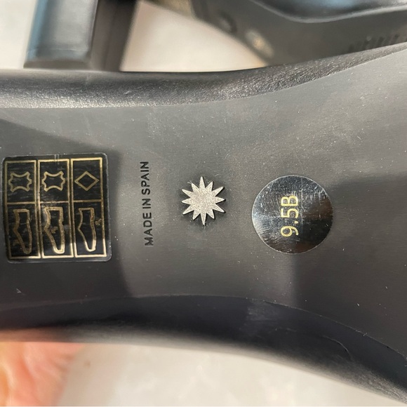 Stuart Weitzman Black Linsi 75 Block Pump - Picture 7 of 7